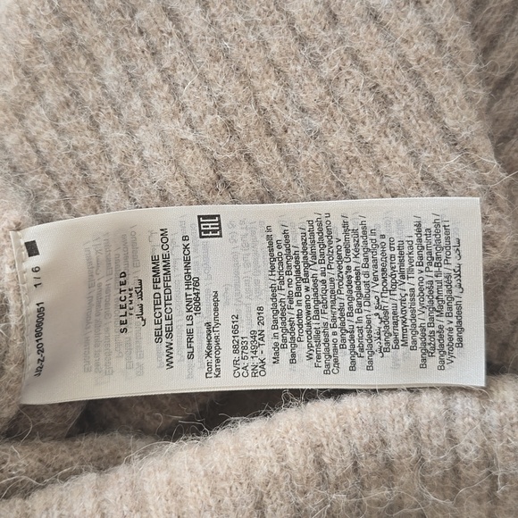 Oversized Alpaca Wool Turtleneck Sweater - Picture 8 of 11